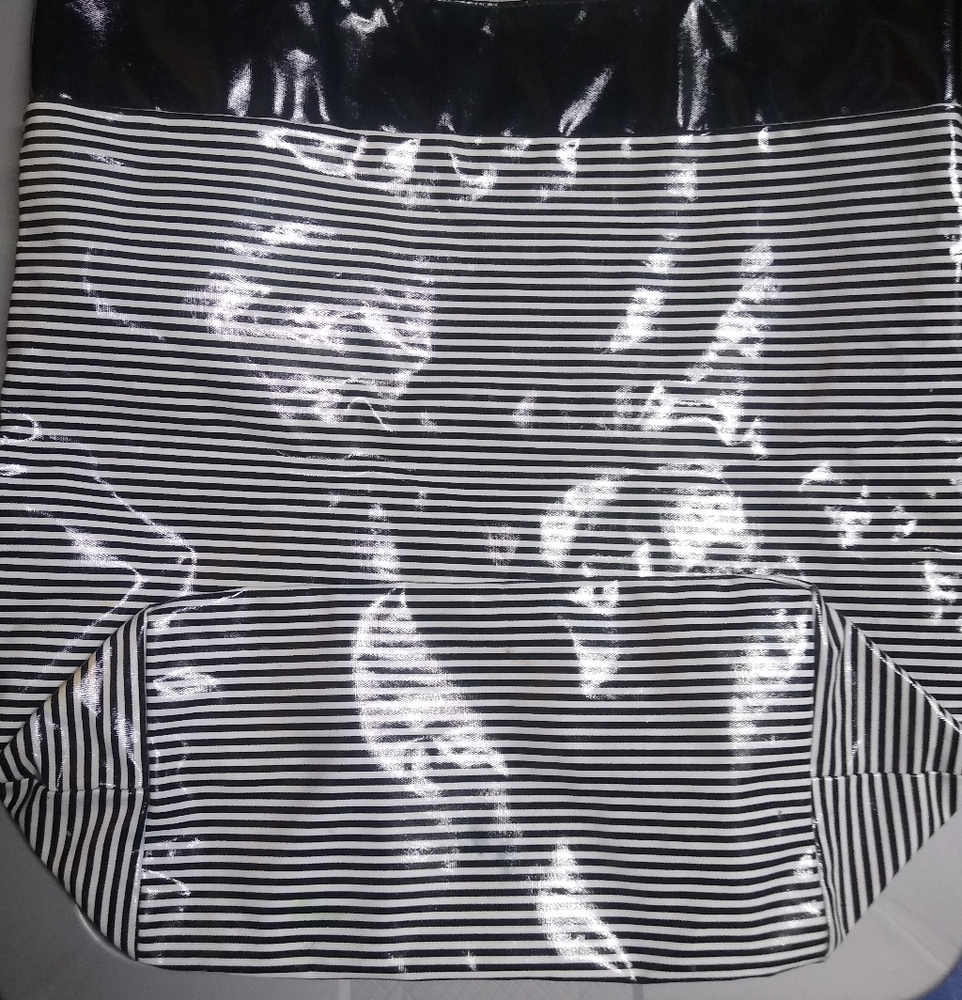 Victoria's Secret waterproof tote - Picture 4 of 5